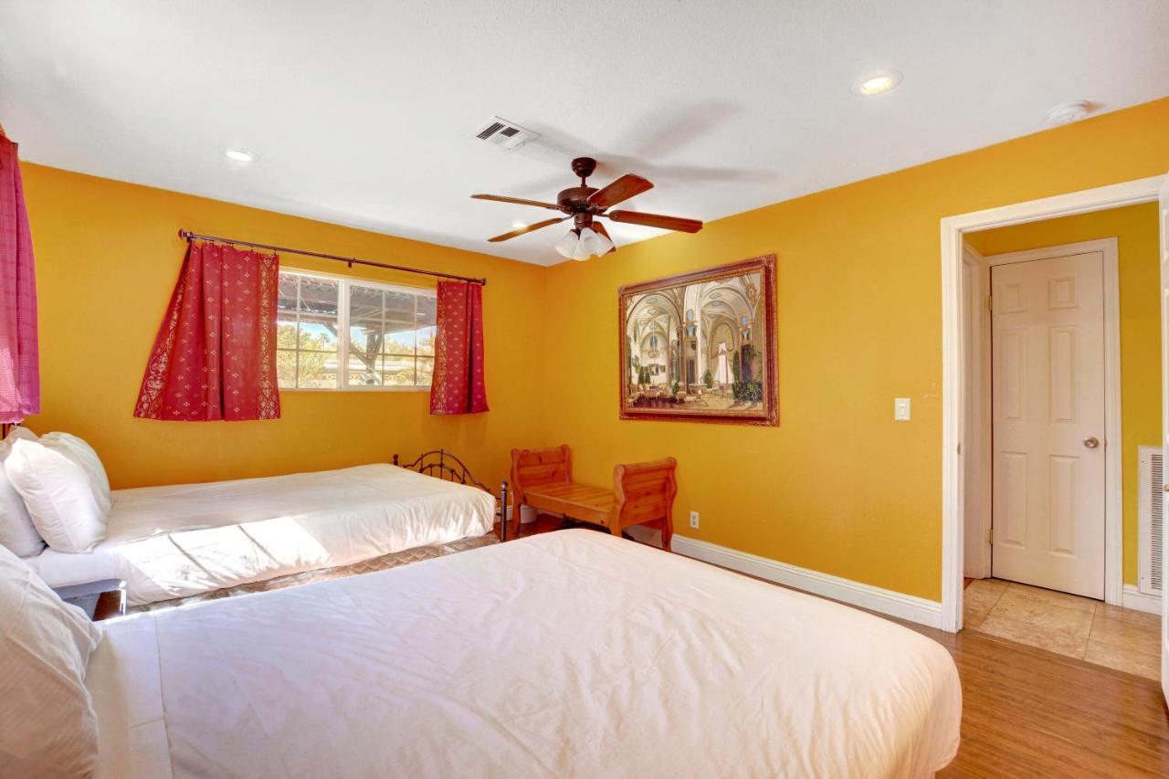 Vegas Elegance! Pool Table&sparkling Pool!